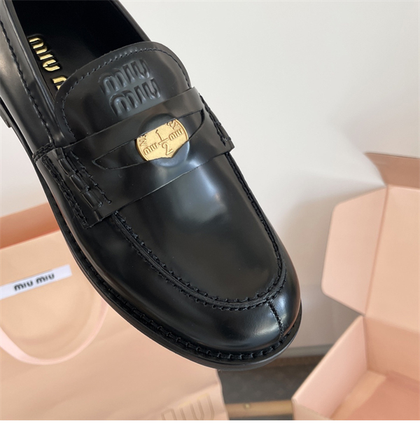 Miu Miu 미우미우 브러쉬드 가죽 페니 로퍼 레플리카 5번 이미지 - 신발 | 세미샵 레플리카 사이트
