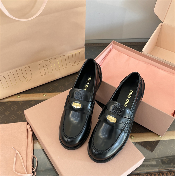 Miu Miu 미우미우 브러쉬드 가죽 페니 로퍼 레플리카 14번 이미지 - 신발 | 세미샵 레플리카 사이트