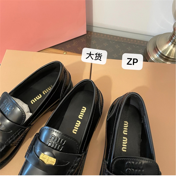 Miu Miu 미우미우 브러쉬드 가죽 페니 로퍼 레플리카 19번 이미지 - 신발 | 세미샵 레플리카 사이트