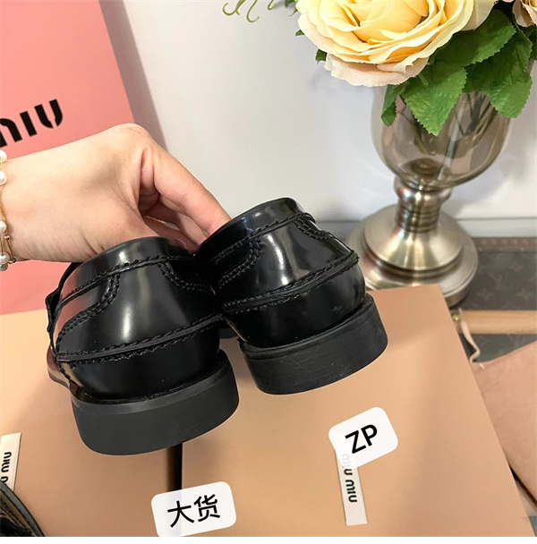 Miu Miu 미우미우 브러쉬드 가죽 페니 로퍼 레플리카 22번 이미지 - 신발 | 세미샵 레플리카 사이트