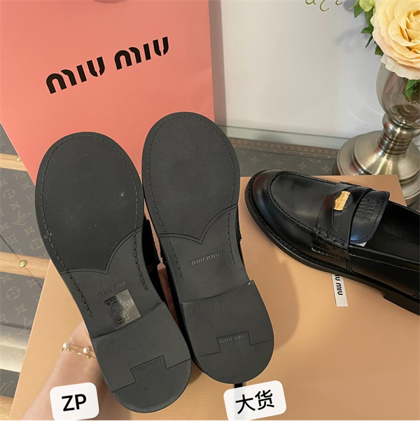 Miu Miu 미우미우 브러쉬드 가죽 페니 로퍼 레플리카 23번 이미지 - 신발 | 세미샵 레플리카 사이트