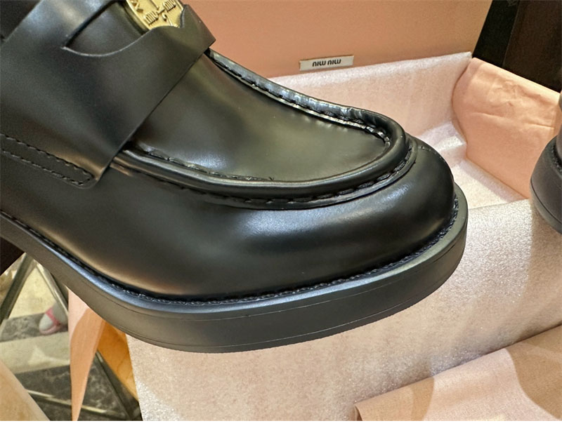 Miu Miu 미우미우 브러쉬드 레더 페니로퍼 레플리카 12번 이미지 - 신발 | 세미샵 레플리카 사이트