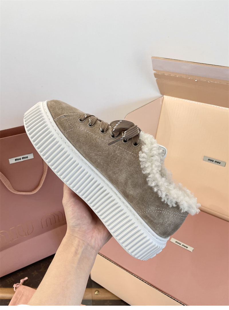미우미우 미우미우 시어링 라이닝 스웨이드 스니커즈 레플리카 16번 이미지 - 신발 | 세미샵 레플리카 사이트