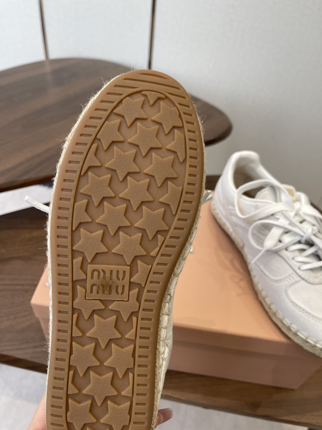 미우미우 미우미우 에스파드리유 스웨이드 스니커즈 레플리카 25번 이미지 - 신발 | 세미샵 레플리카 사이트