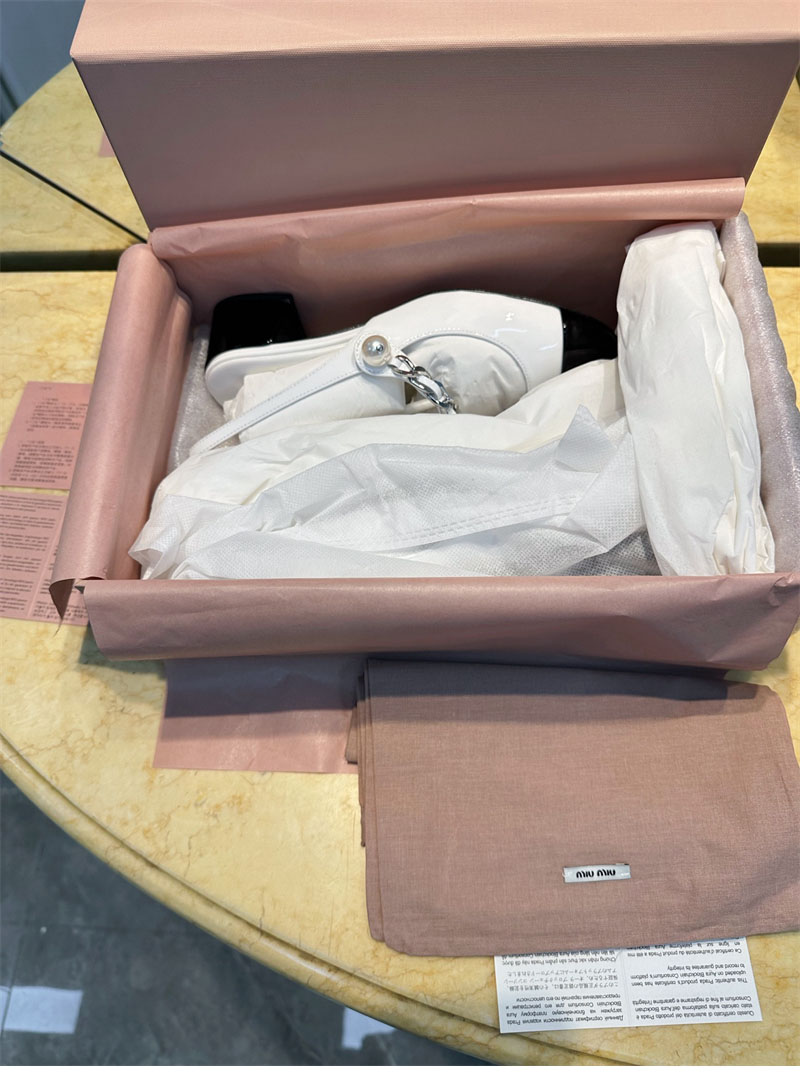 Miu Miu 미우미우 투톤 페이턴트 레더 슬링백 펌프스 레플리카 4번 이미지 - 신발 | 세미샵 레플리카 사이트