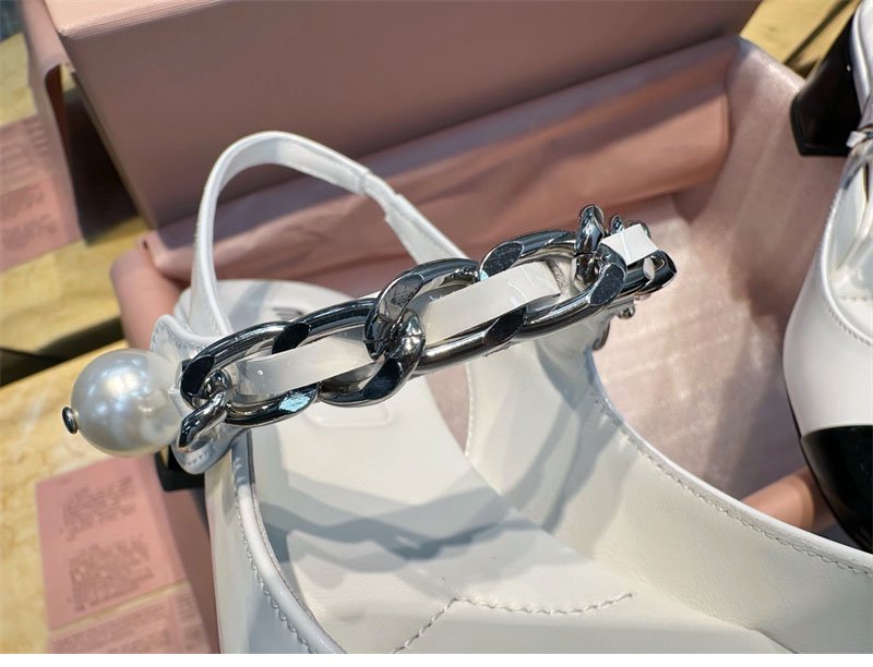 Miu Miu 미우미우 투톤 페이턴트 레더 슬링백 펌프스 레플리카 16번 이미지 - 신발 | 세미샵 레플리카 사이트