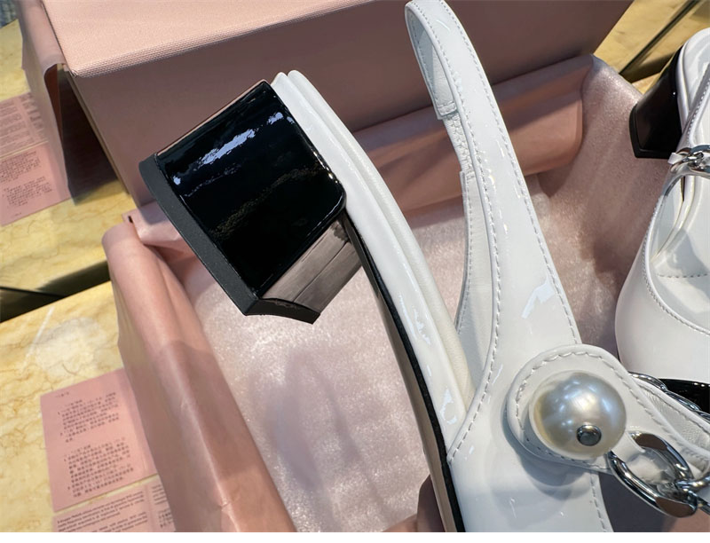 Miu Miu 미우미우 투톤 페이턴트 레더 슬링백 펌프스 레플리카 19번 이미지 - 신발 | 세미샵 레플리카 사이트