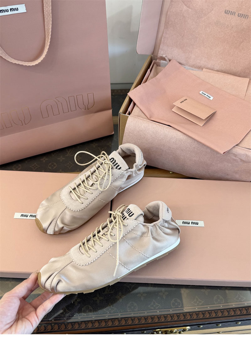 미우미우 미우미우 플룸 새틴 스니커즈 레플리카 20번 이미지 - 신발 | 세미샵 레플리카 사이트