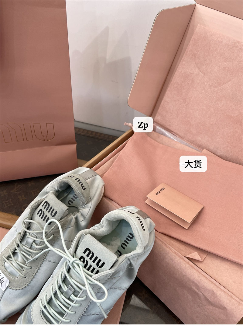 미우미우 미우미우 플룸 새틴 스니커즈 레플리카 17번 이미지 - 신발 | 세미샵 레플리카 사이트