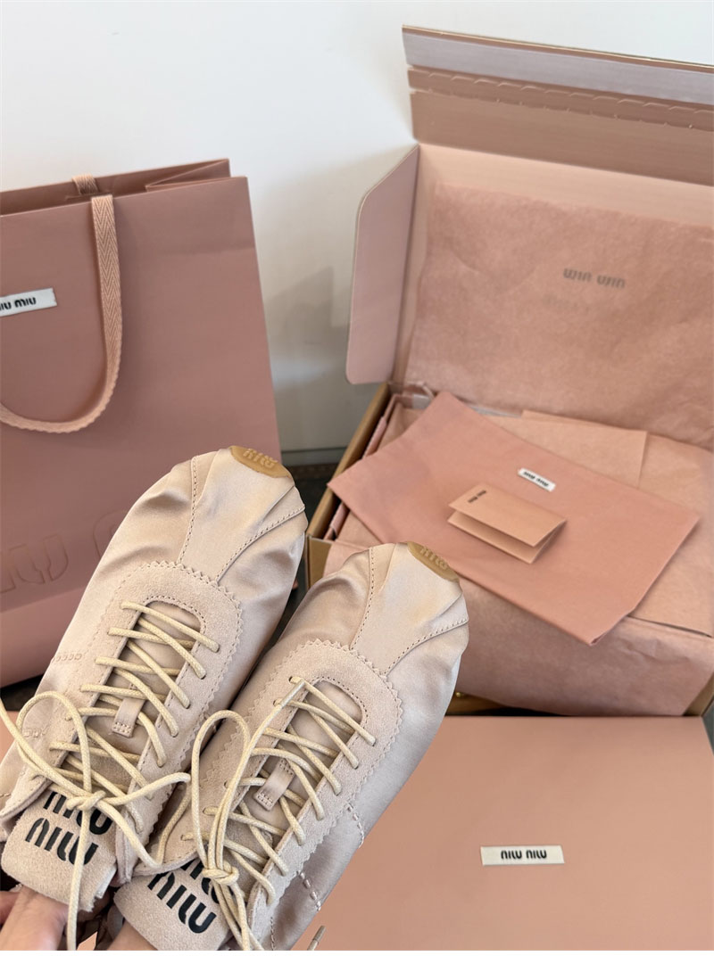 미우미우 미우미우 플룸 새틴 스니커즈 레플리카 13번 이미지 - 신발 | 세미샵 레플리카 사이트