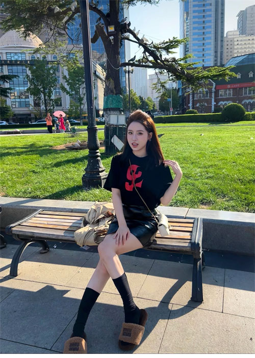 Miu Miu 미우미우 24FW 테디 양털 뮬 슬리퍼 레플리카 4번 이미지 - 신발 | 세미샵 레플리카 사이트