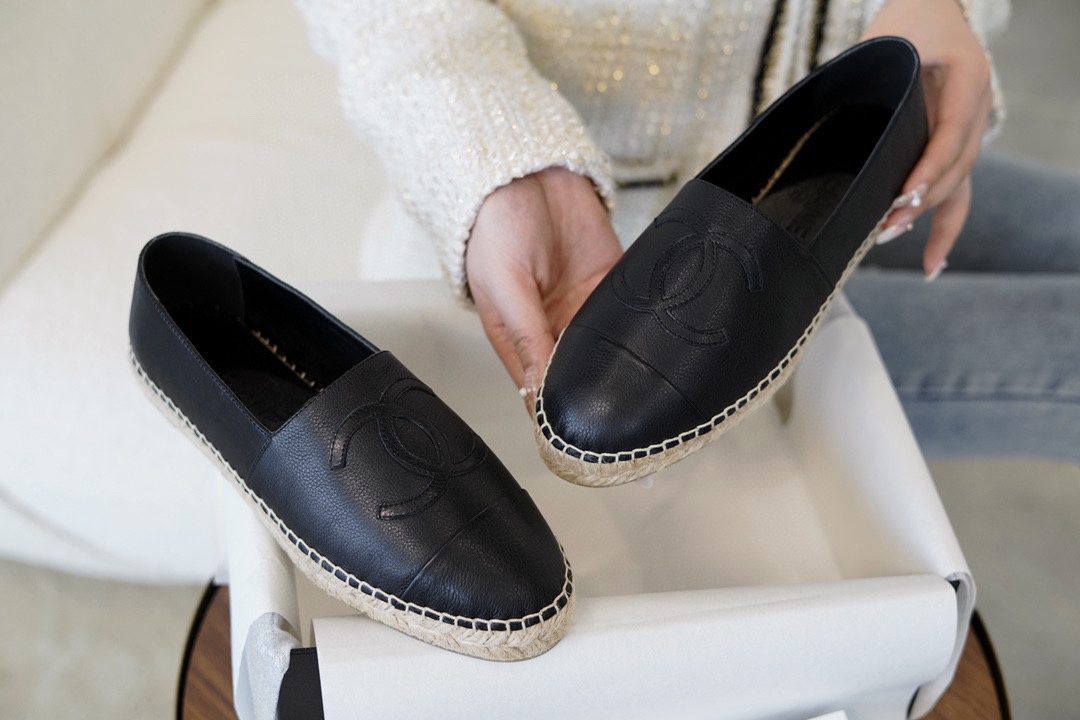 C H A N E L 샤넬 블랙 레더 에스파듀 “35SIZE – 41SIZE” 레플리카 3번 이미지 - 신발 | 세미샵 레플리카 사이트