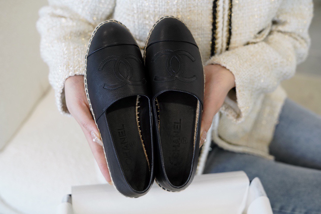 C H A N E L 샤넬 블랙 레더 에스파듀 “35SIZE – 41SIZE” 레플리카 7번 이미지 - 신발 | 세미샵 레플리카 사이트