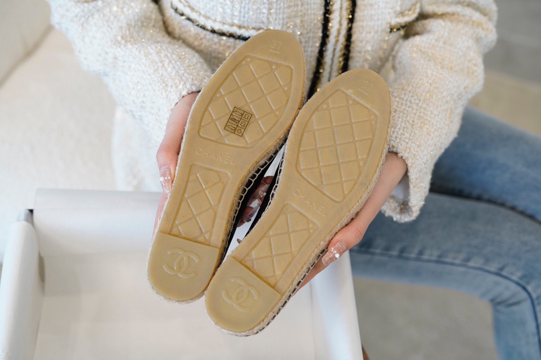 C H A N E L 샤넬 블랙 레더 에스파듀 “35SIZE – 41SIZE” 레플리카 9번 이미지 - 신발 | 세미샵 레플리카 사이트