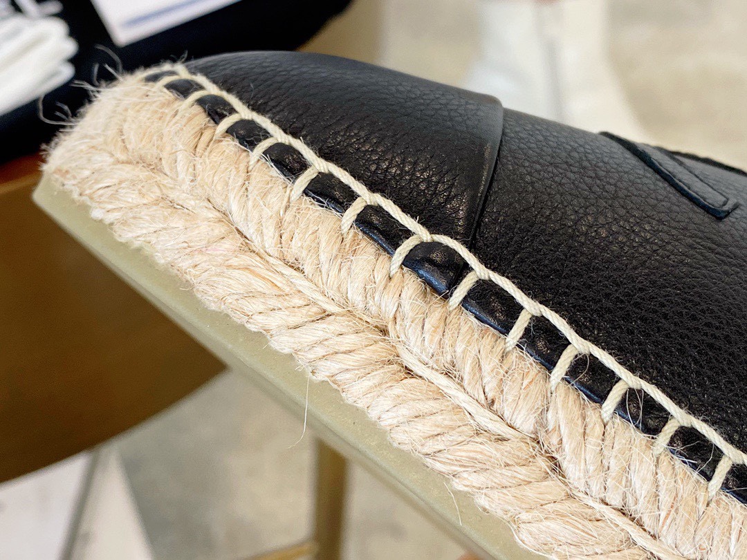 C H A N E L 샤넬 블랙 레더 에스파듀 “35SIZE – 41SIZE” 레플리카 12번 이미지 - 신발 | 세미샵 레플리카 사이트