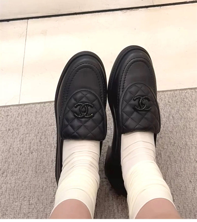 샤넬 샤넬 블랙 CC 로고 턴락 퀼팅 로퍼 레플리카 3번 이미지 - 신발 | 세미샵 레플리카 사이트