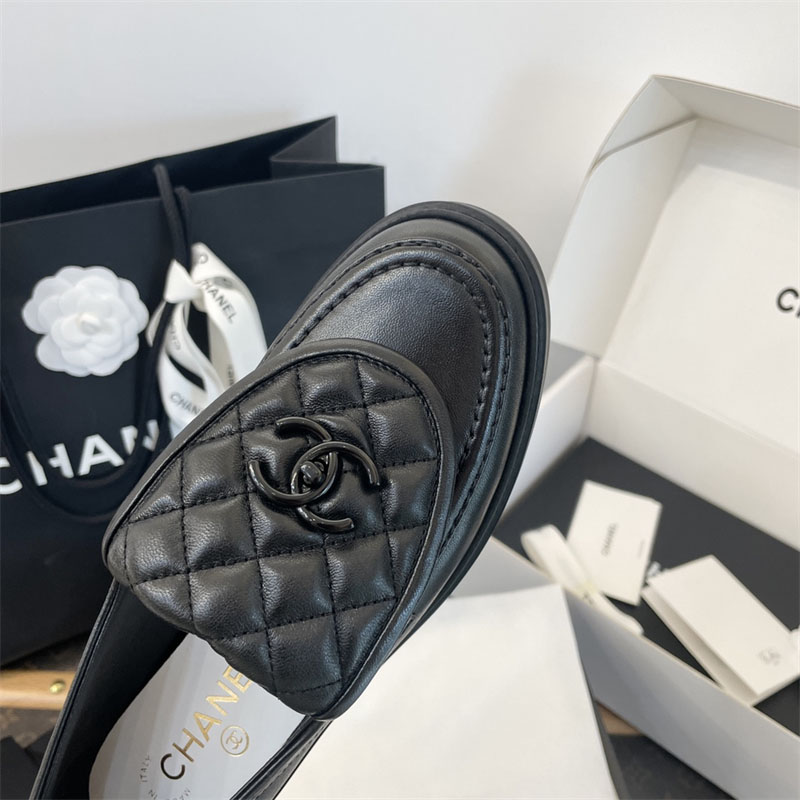 샤넬 샤넬 블랙 CC 로고 턴락 퀼팅 로퍼 레플리카 16번 이미지 - 신발 | 세미샵 레플리카 사이트