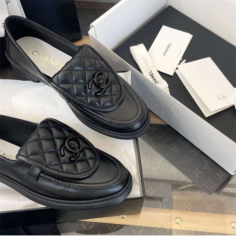 샤넬 샤넬 블랙 CC 로고 턴락 퀼팅 로퍼 레플리카 13번 이미지 - 신발 | 세미샵 레플리카 사이트