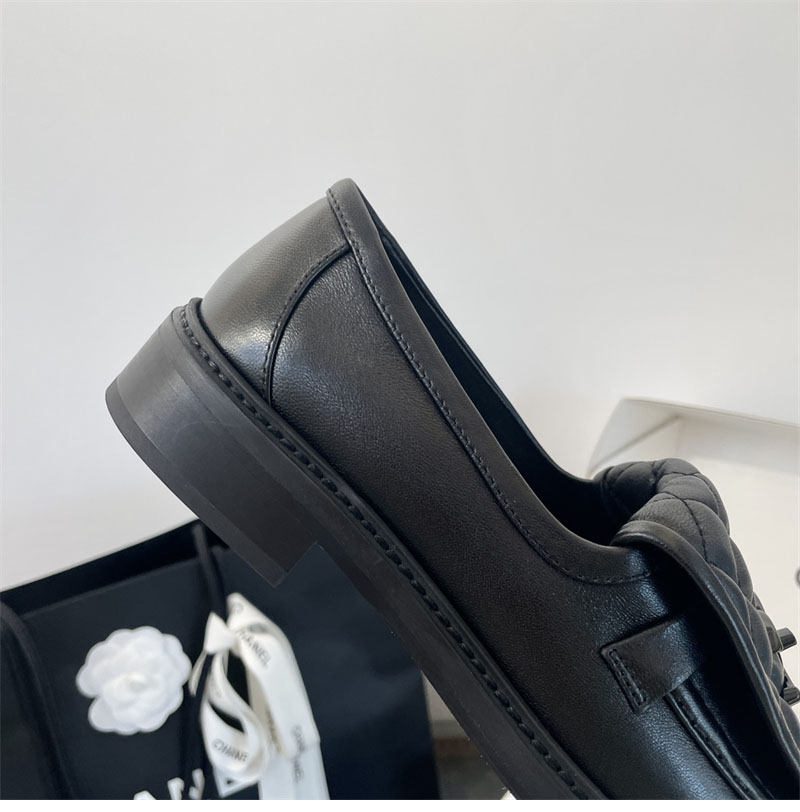 샤넬 샤넬 블랙 CC 로고 턴락 퀼팅 로퍼 레플리카 8번 이미지 - 신발 | 세미샵 레플리카 사이트