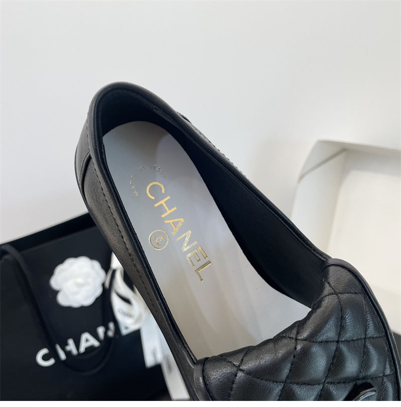 샤넬 샤넬 블랙 CC 로고 턴락 퀼팅 로퍼 레플리카 5번 이미지 - 신발 | 세미샵 레플리카 사이트
