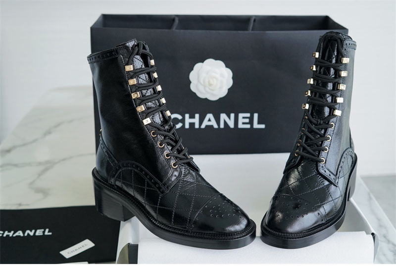샤넬 샤넬 23B 로고 레이스업 부츠 레플리카 25번 이미지 - 신발 | 세미샵 레플리카 사이트