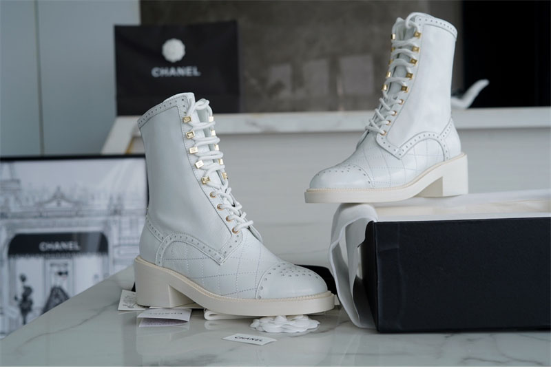 샤넬 샤넬 23B 로고 레이스업 부츠 레플리카 21번 이미지 - 신발 | 세미샵 레플리카 사이트