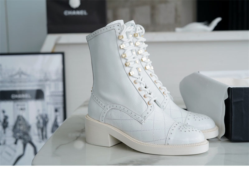 샤넬 샤넬 23B 로고 레이스업 부츠 레플리카 22번 이미지 - 신발 | 세미샵 레플리카 사이트