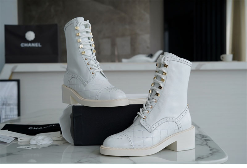 샤넬 샤넬 23B 로고 레이스업 부츠 레플리카 16번 이미지 - 신발 | 세미샵 레플리카 사이트