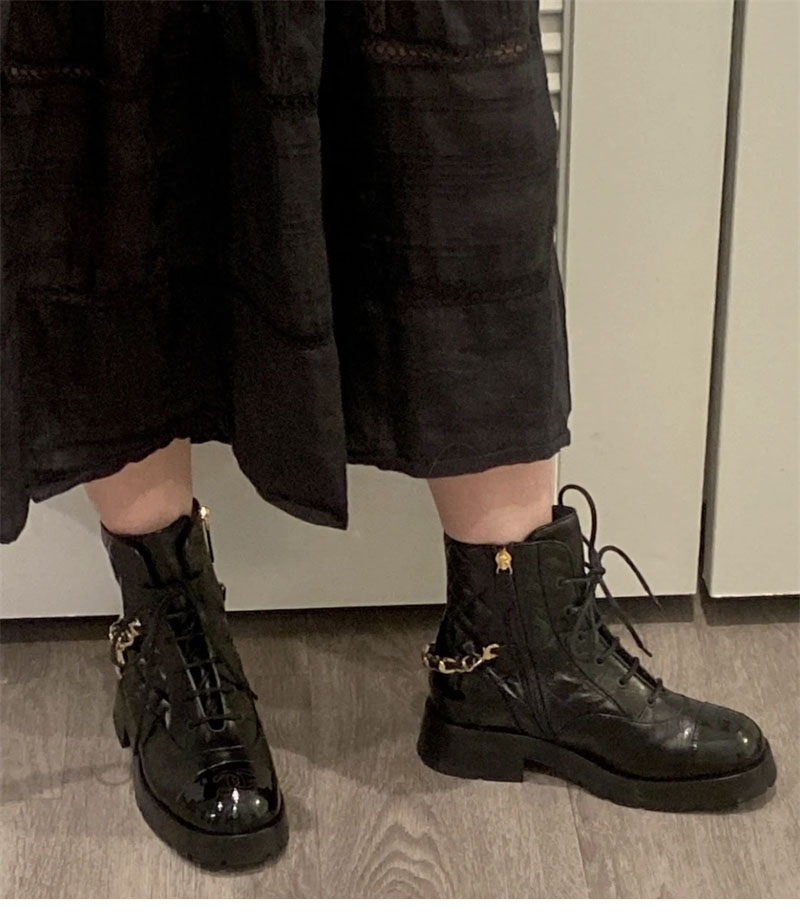 샤넬 샤넬 23b 체인 로고 퀼팅 레이스업 미들 부츠 레플리카 6번 이미지 - 신발 | 세미샵 레플리카 사이트