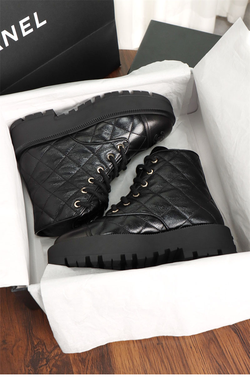 샤넬 샤넬 24A 퀼팅 레더 플랫폼 컴뱃 앵클 부츠 레플리카 12번 이미지 - 신발 | 세미샵 레플리카 사이트