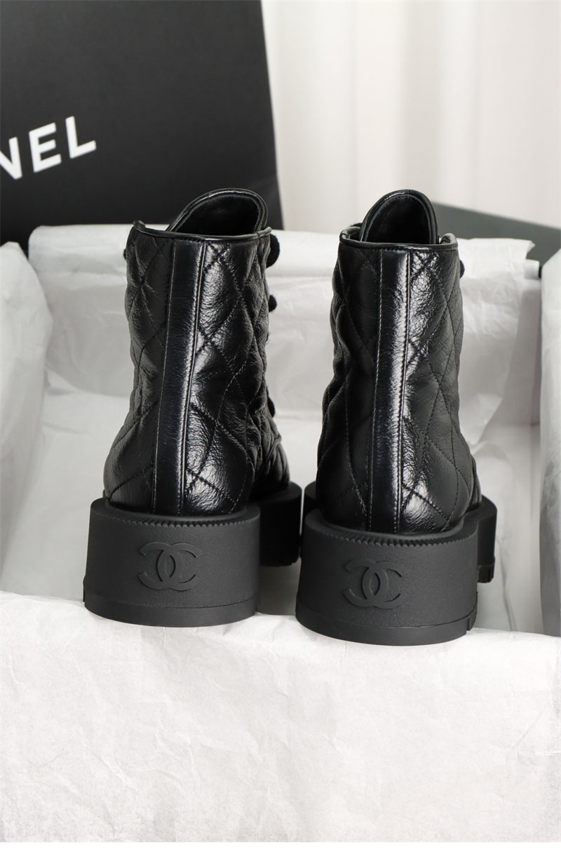 샤넬 샤넬 24A 퀼팅 레더 플랫폼 컴뱃 앵클 부츠 레플리카 4번 이미지 - 신발 | 세미샵 레플리카 사이트