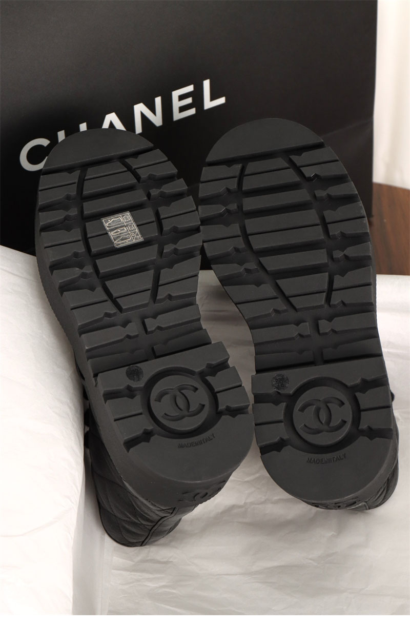 샤넬 샤넬 24A 퀼팅 레더 플랫폼 컴뱃 앵클 부츠 레플리카 8번 이미지 - 신발 | 세미샵 레플리카 사이트