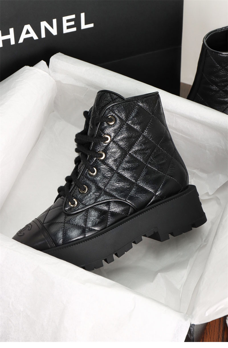 샤넬 샤넬 24A 퀼팅 레더 플랫폼 컴뱃 앵클 부츠 레플리카 16번 이미지 - 신발 | 세미샵 레플리카 사이트