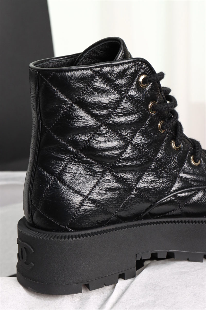 샤넬 샤넬 24A 퀼팅 레더 플랫폼 컴뱃 앵클 부츠 레플리카 15번 이미지 - 신발 | 세미샵 레플리카 사이트