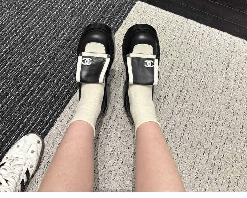 샤넬 샤넬 24B CC 로고 버클 로퍼 레플리카 2번 이미지 - 신발 | 세미샵 레플리카 사이트