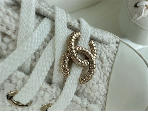 샤넬 샤넬 24P 트위드 골드 브로치 스니커즈 레플리카 3번 이미지 - 신발 | 세미샵 레플리카 사이트