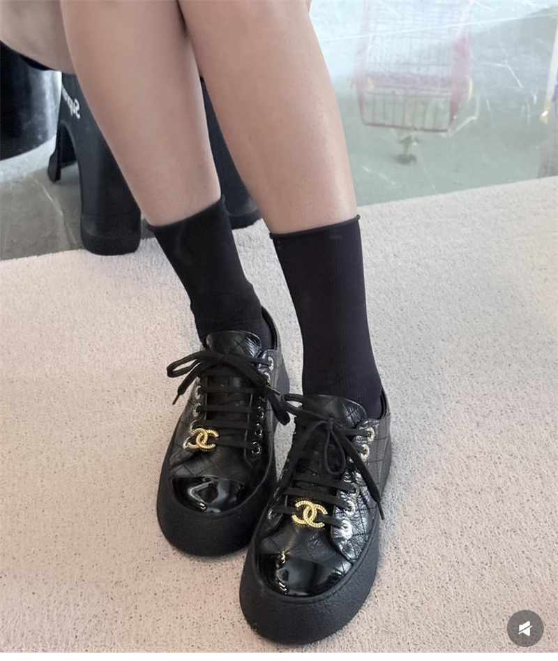 샤넬 샤넬 25A 빅터 쿼즈 블랙 스니커즈 레플리카 3번 이미지 - 신발 | 세미샵 레플리카 사이트