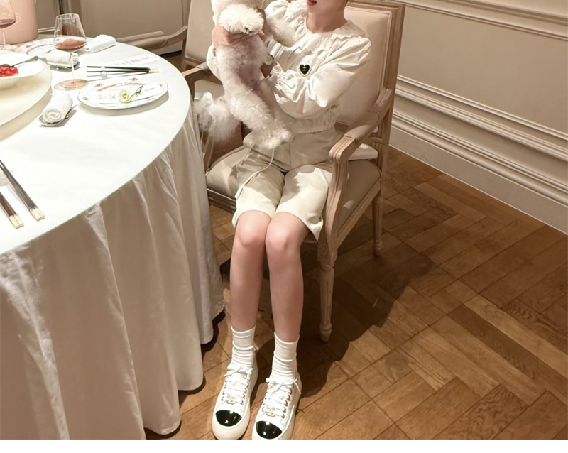 샤넬 샤넬 25A 빅터 쿼즈 화이트 스니커즈 레플리카 5번 이미지 - 신발 | 세미샵 레플리카 사이트