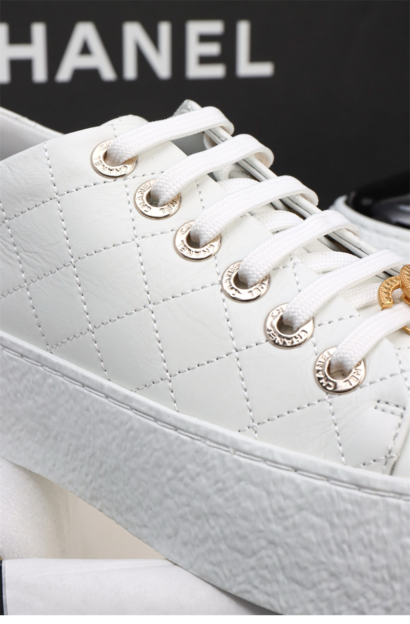 샤넬 샤넬 25A 빅터 쿼즈 화이트 스니커즈 레플리카 2번 이미지 - 신발 | 세미샵 레플리카 사이트