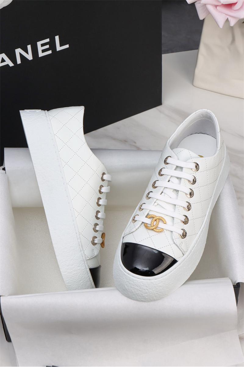 샤넬 샤넬 25A 빅터 쿼즈 화이트 스니커즈 레플리카 4번 이미지 - 신발 | 세미샵 레플리카 사이트