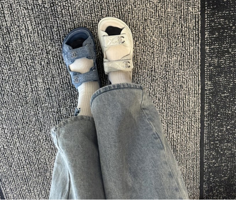 C H A N E L 샤넬 25P CC로고 가죽 레더 벨크로 뮬 레플리카 2번 이미지 - 신발 | 세미샵 레플리카 사이트