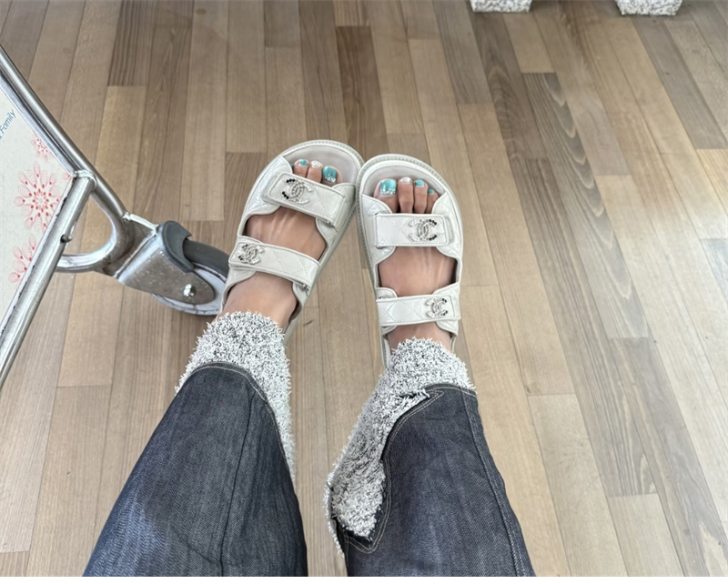 C H A N E L 샤넬 25P CC로고 가죽 레더 벨크로 뮬 레플리카 3번 이미지 - 신발 | 세미샵 레플리카 사이트