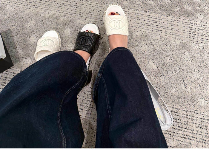 C H A N E L 샤넬 25p cc로고 미드힐 스티치 뮬 샌들 레플리카 2번 이미지 - 신발 | 세미샵 레플리카 사이트