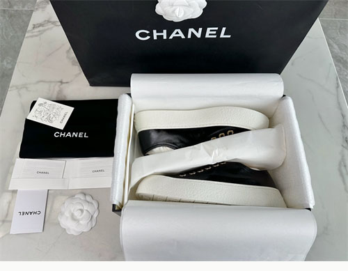 샤넬 샤넬 CC로고 블랙 금장 팬던트 플랫폼 스니커즈 레플리카 5번 이미지 - 신발 | 세미샵 레플리카 사이트