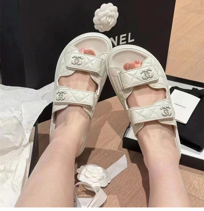 C H A N E L 샤넬 cc로고 벨크로 뮬 샌들 레플리카 2번 이미지 - 신발 | 세미샵 레플리카 사이트