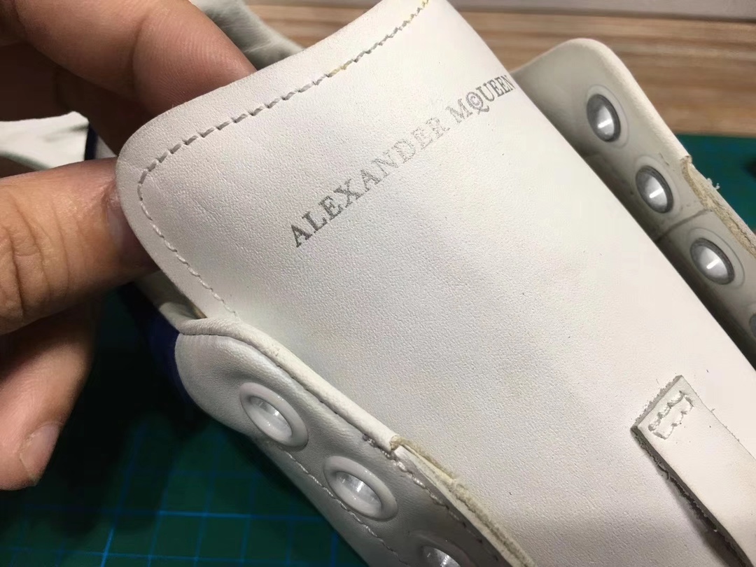 Alexander Mc Queen 알렉산더 맥퀸 오버솔 스니커즈 레플리카 4번 이미지 - 신발 | 세미샵 레플리카 사이트