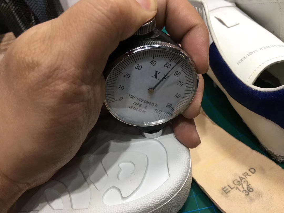 Alexander Mc Queen 알렉산더 맥퀸 오버솔 스니커즈 레플리카 7번 이미지 - 신발 | 세미샵 레플리카 사이트