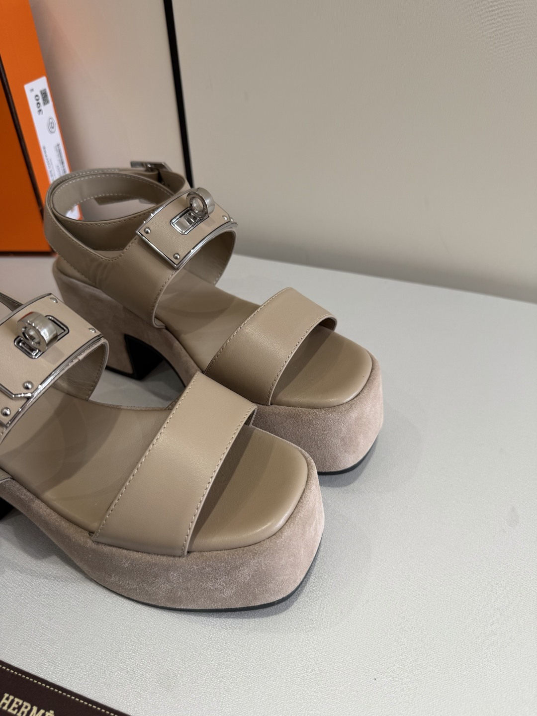 에르메스 에르메스 엠파이어 샌들 레플리카 16번 이미지 - 신발 | 세미샵 레플리카 사이트