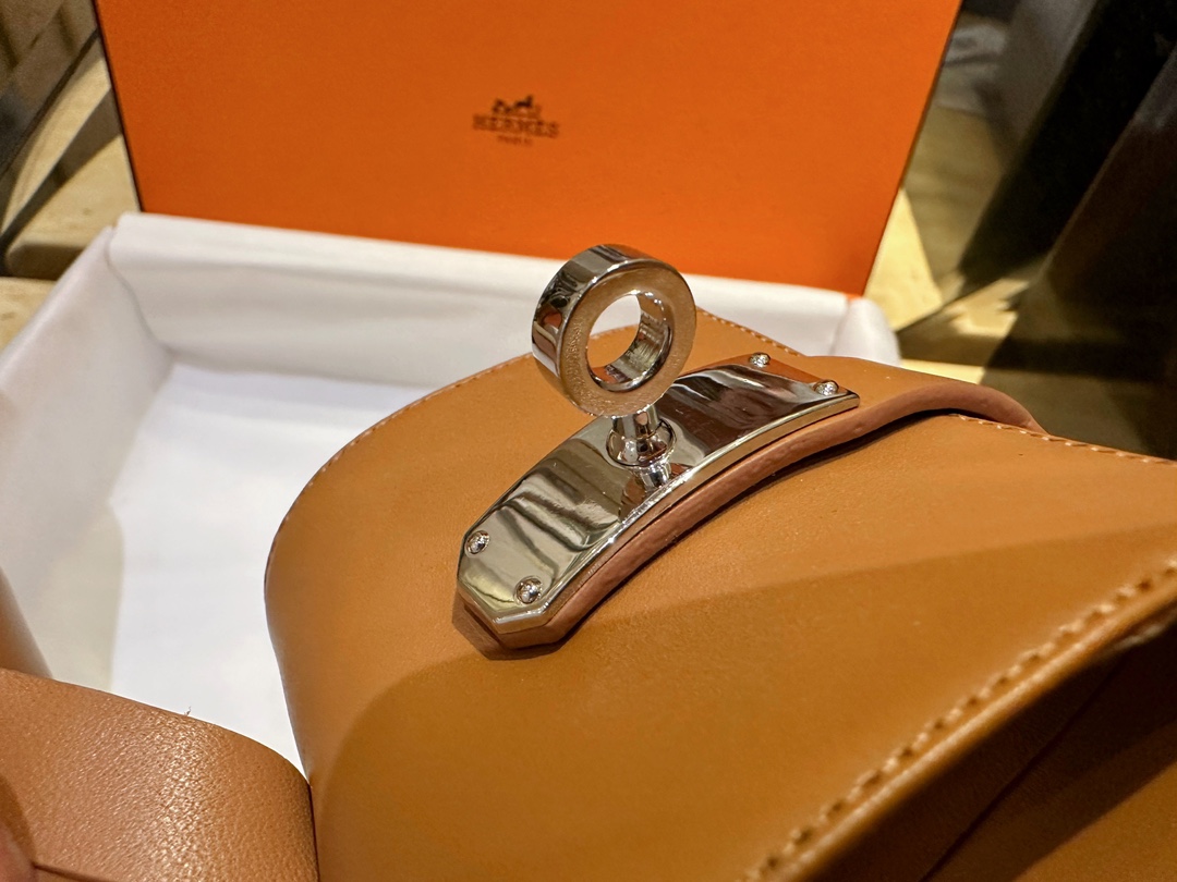 Hermes 에르메스 우먼 브라운 GIGI 켈리 뮬 샌들 “35SIZE – 41SIZE” 레플리카 14번 이미지 - 신발 | 세미샵 레플리카 사이트