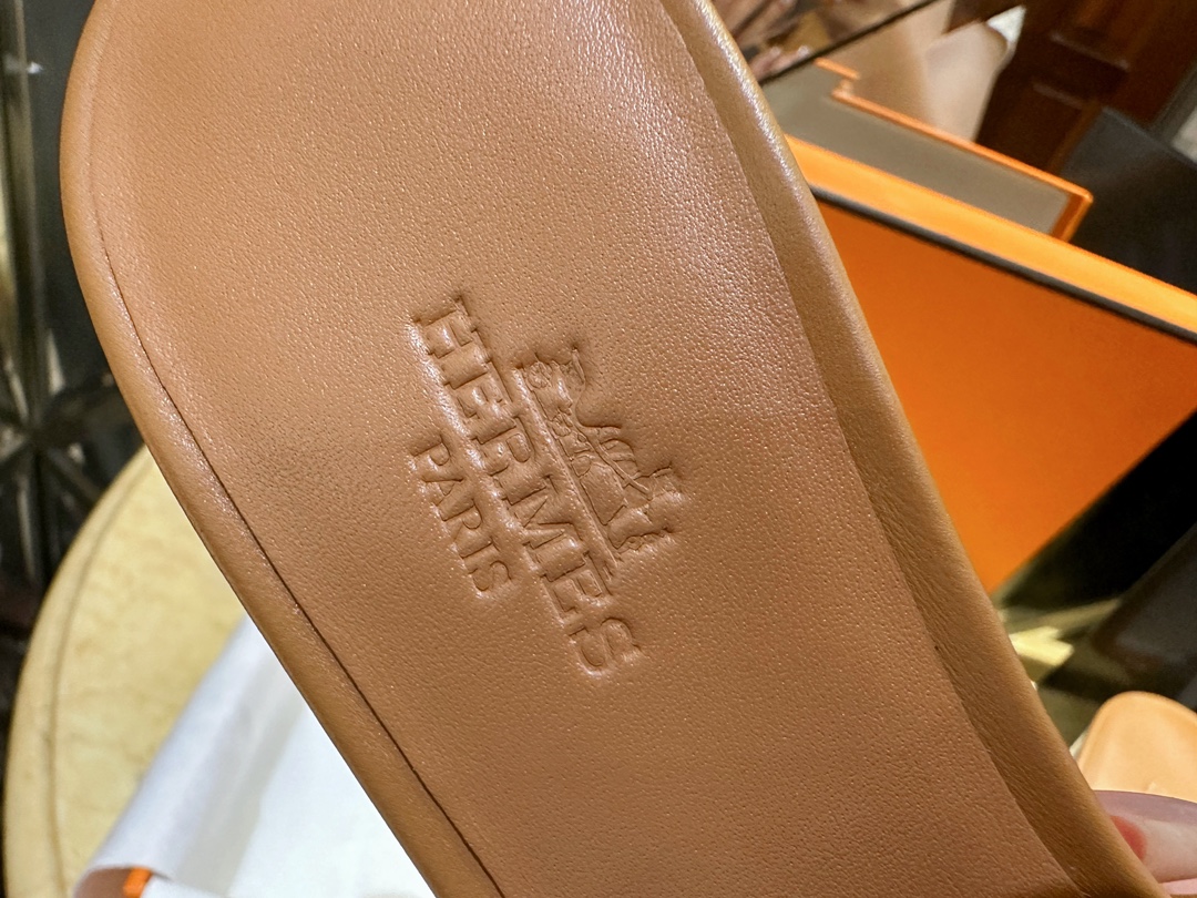 Hermes 에르메스 우먼 브라운 GIGI 켈리 뮬 샌들 “35SIZE – 41SIZE” 레플리카 16번 이미지 - 신발 | 세미샵 레플리카 사이트